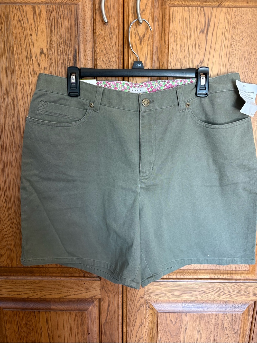 NWT Jones Sport Comfort Stretch Shorts in Olive size 14